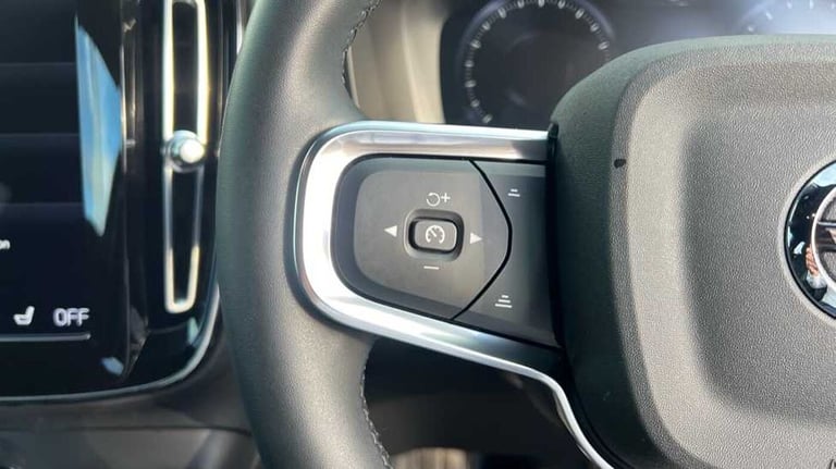 2021 Volvo XC40 2.0 B4P R DESIGN Pro 5dr Auto SUV Petrol Automatic