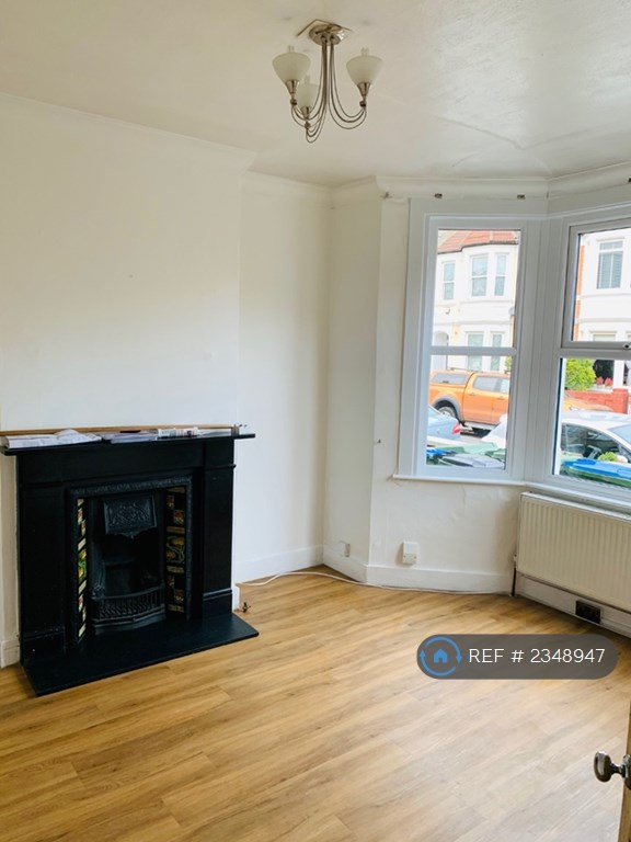 2 bedroom house in Eastcombe Avenue, London, SE7 (2 bed) (#2348947)