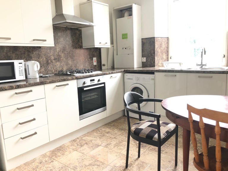 Student Flat HMO 4 BEDROOM FLAT GLASGOW WEST END in West End