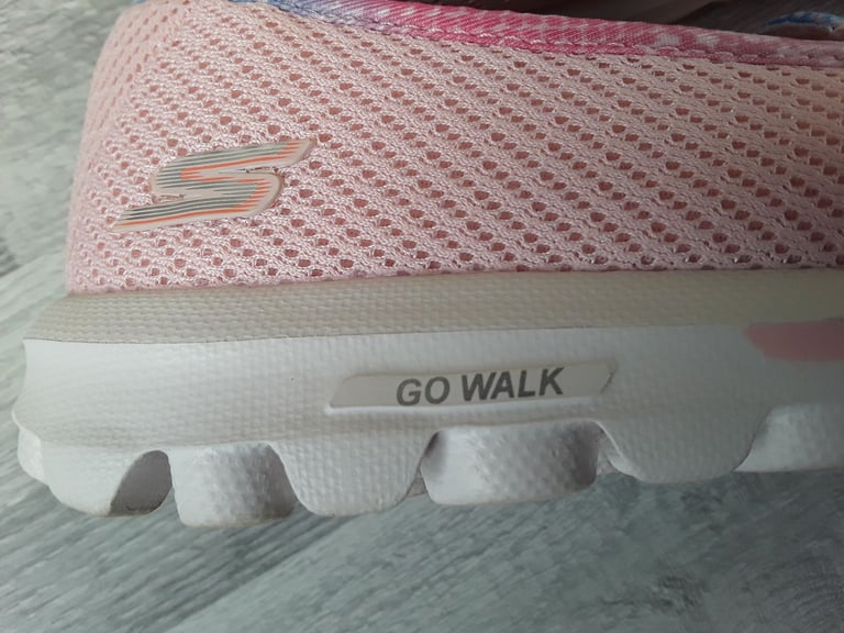 WOMEN'S PINK SKECHERS GOWALK SLIP-ON TRAINERS UK 5. EUR 38. (SWINDON) 