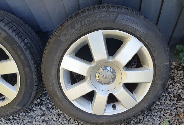 Audi TT Mk1 98-06. 16 inch. Genuine 5 stud Alloy wheel with Michelin tyre. VGC
