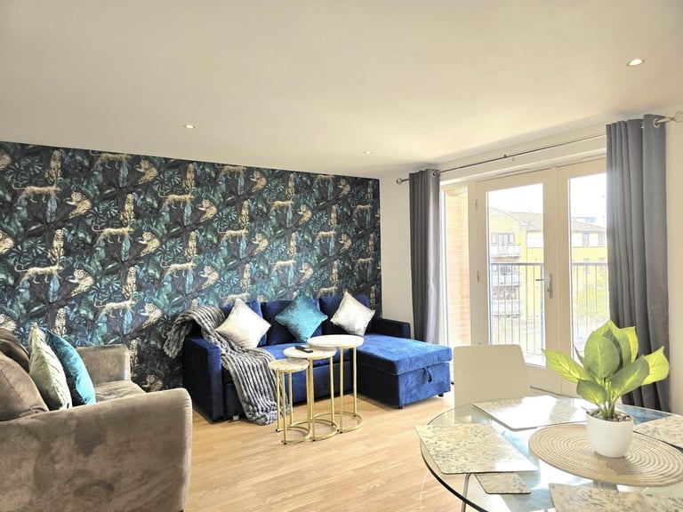 image for 2 bed flat near Bow station 