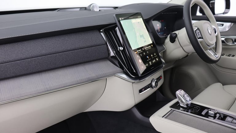 2025 Volvo XC90 T8 PHEV AWD Ultra, Dark, 7 Seats (Sunroof, Pilot Assist, Bowers &amp; Wilkins) ES...