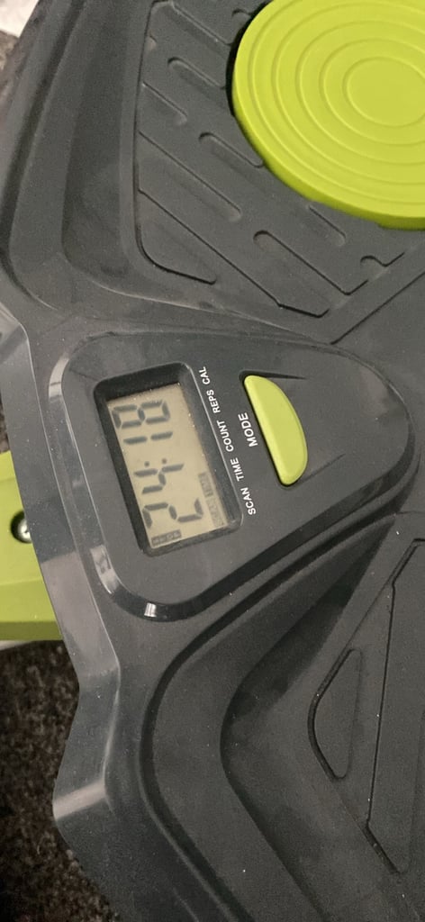 Twist and shape exercise machine 
