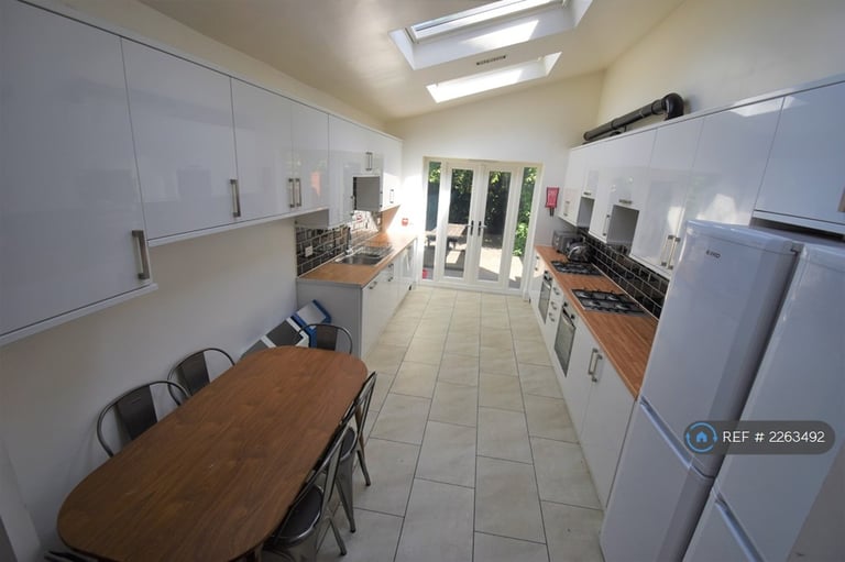 7 bedroom house in Addington Road, Reading, RG1 (7 bed) (#2263492)