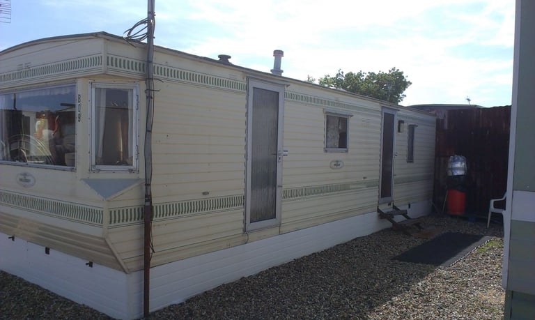 Residential Caravan  South Ockendon Area  Close to Train Station, Bus Stop & Shops 
