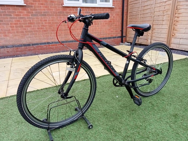 Merida Matts Junior 24 inch wheels Hybrid Mountain Bike.