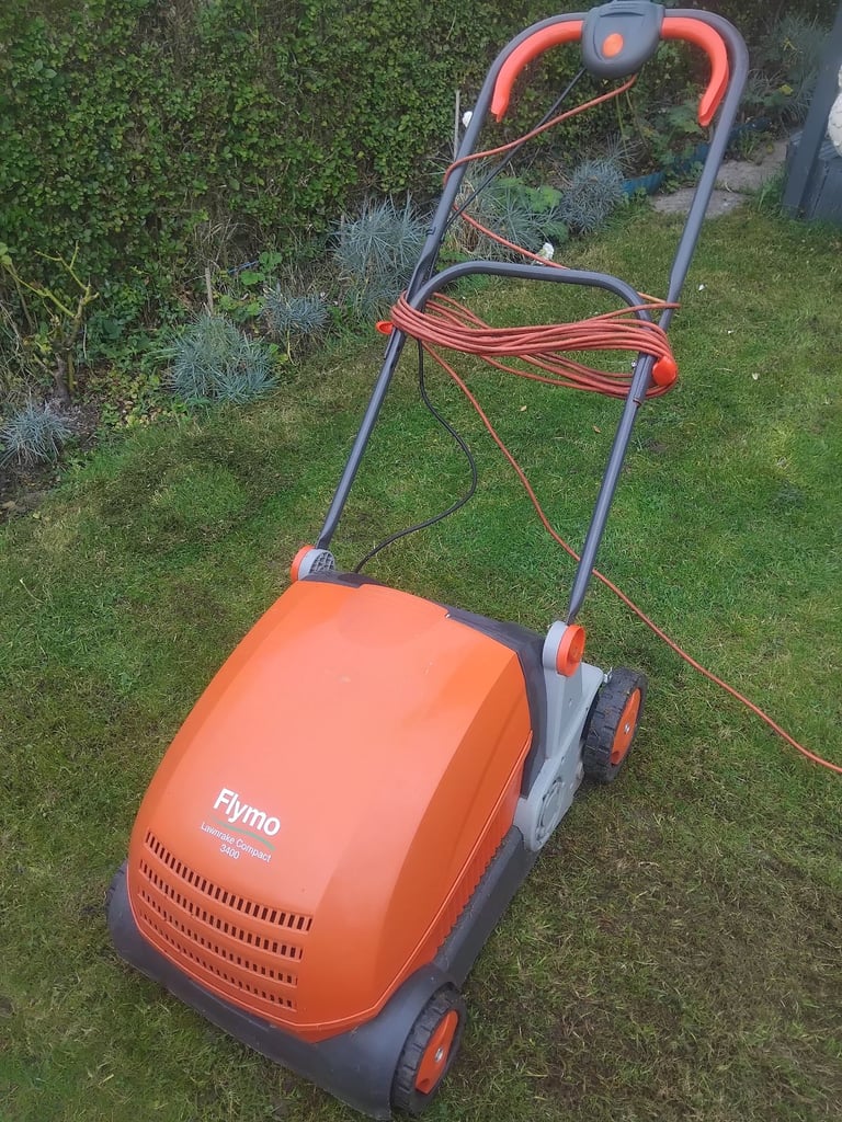 Flymo Lawn rake compactor £15