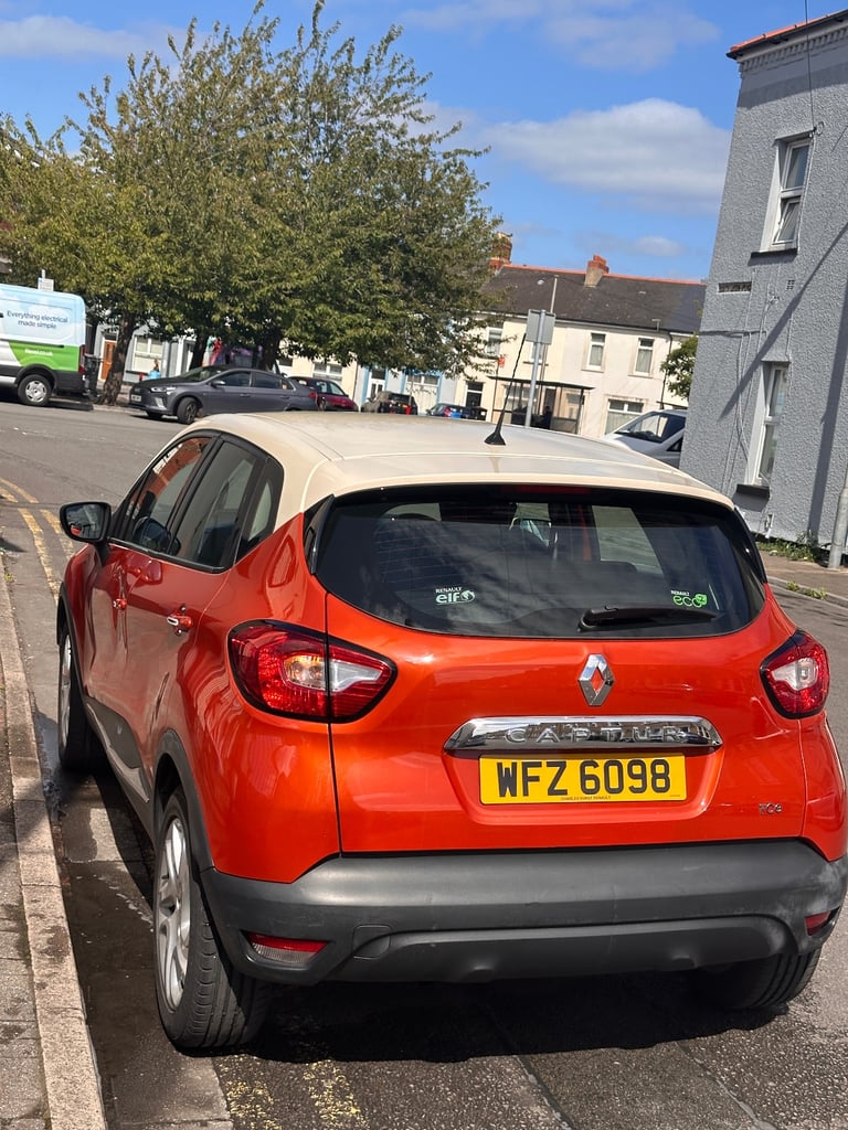 Renault, CAPTUR, Hatchback, 2015, Manual, 898 (cc), 5 doors