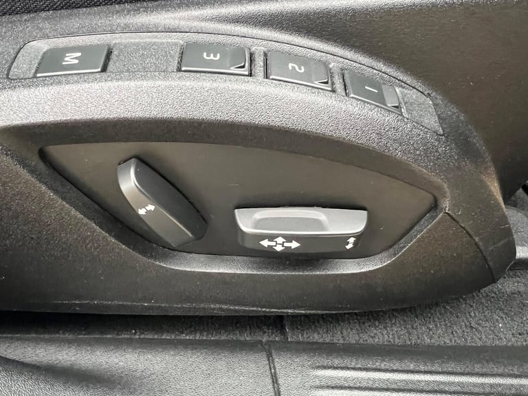 2016 Volvo V40 2.0 D2 SE Lux Nav Euro 6 (s/s) 5dr HATCHBACK Diesel Manual