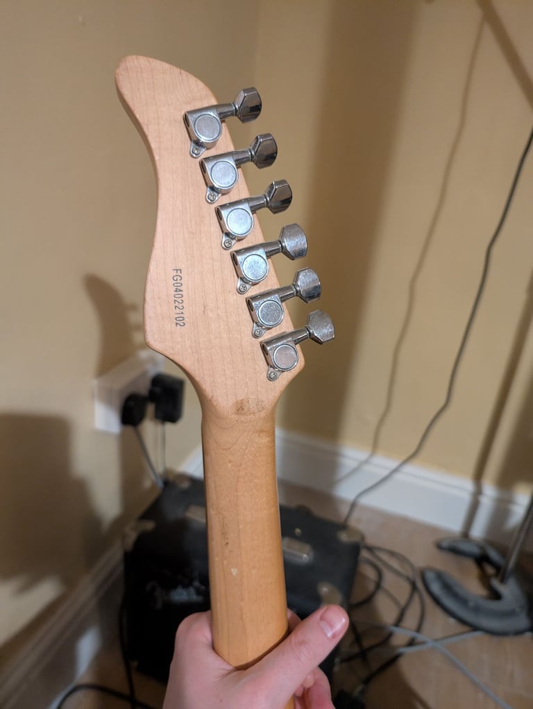 Fernandes guitar fg04022102