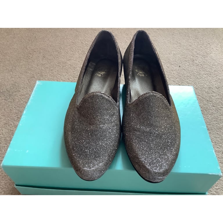 Woman’s Lisa Kay shoes size 37