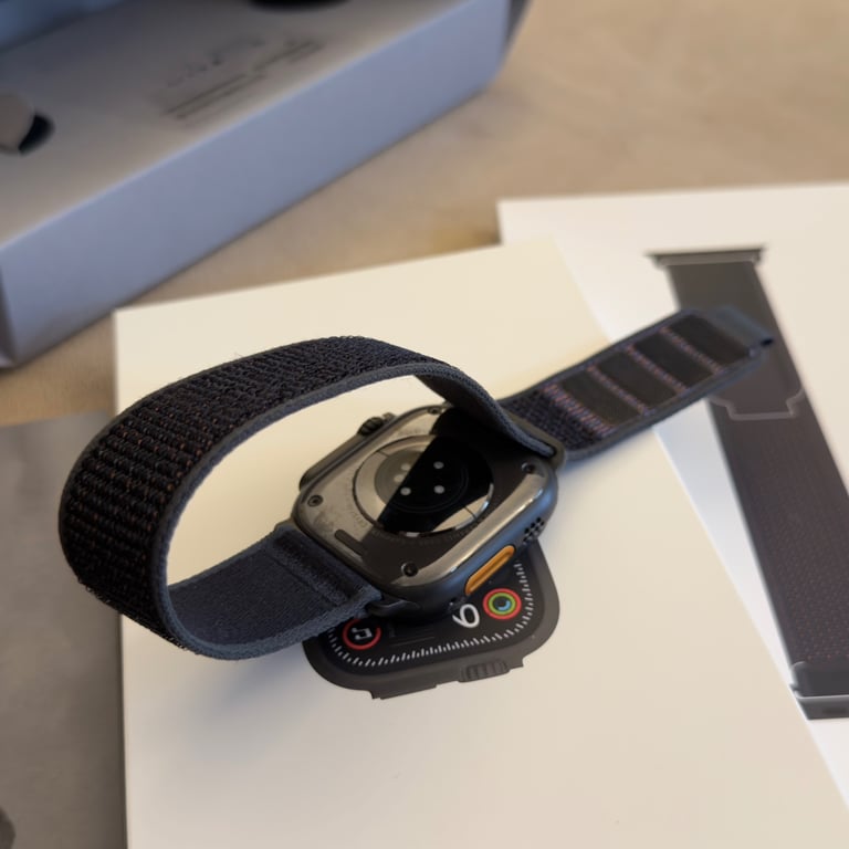 Apple Watch Ultra 2 Black GPS+Cellular 49mm Titanium with the Trail Loop strap 