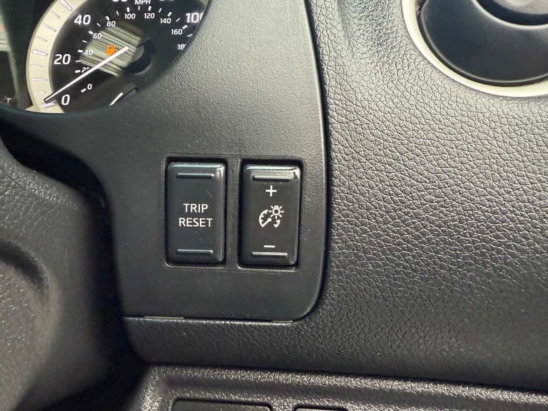 2016 Nissan Navara Double Cab Pick Up Tekna 2.3dCi 190 4WD Auto PICK UP DIESEL Automatic