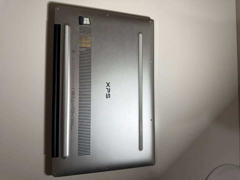 Dell xps 13 7390 Intel i7 10th gen,8gb,512gb nvme Windows 11 Pro excelent condition