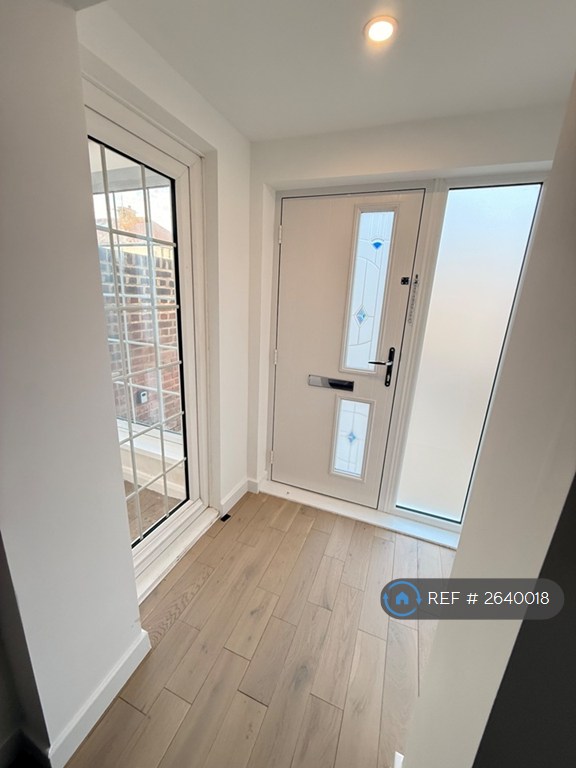 5 bedroom house in Halliwick Road, London, N10 (5 bed) (#2640018)