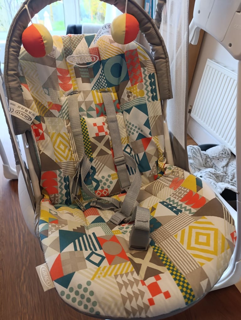 Graco baby swing (with batteries)