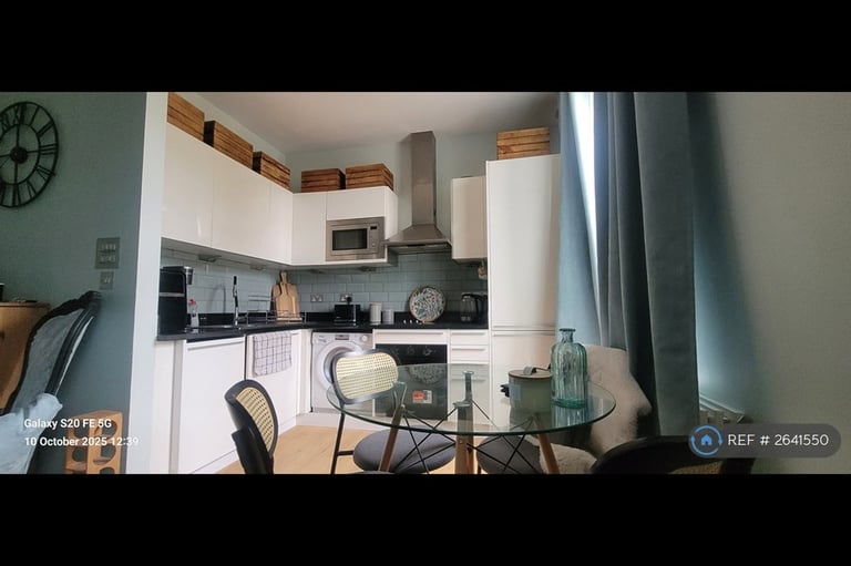 1 bedroom flat in Hayes Road, Sully, Penarth, CF64 (1 bed) (#2641550)