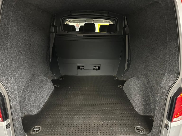 2021 Volkswagen Transporter 2.0 TDI T32 Highline Kombi FWD LWB High Roof Euro 6 (s/s) 5dr WINDOW ...