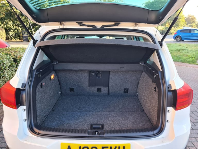 2012 Volkswagen Tiguan 2.0 TDi BlueMotion Tech SE 5dr DSG ESTATE Diesel Automatic