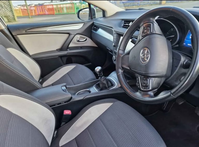 Toyota, AVENSIS, Estate, 2017, Manual, 1598 (cc), 5 doors
