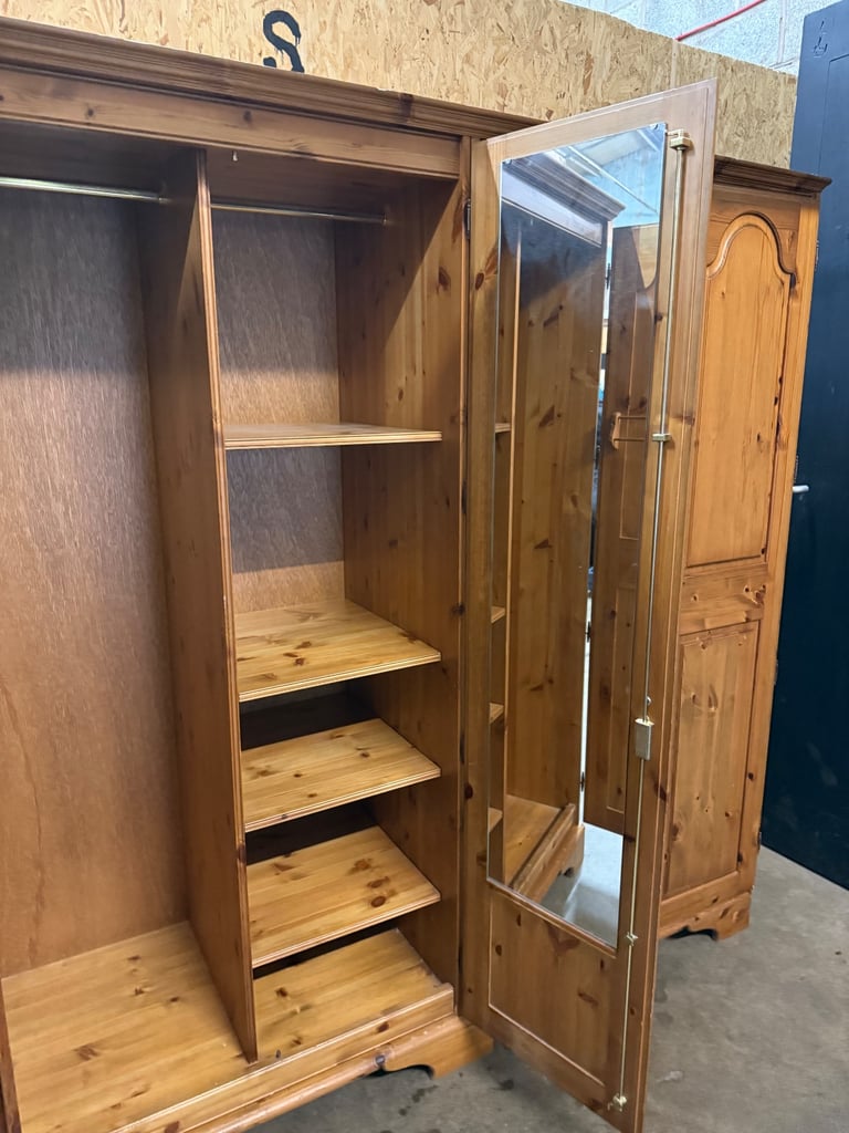 Ducal Pine Large Wardrobe 4 Door Hanging Rail & Shelves