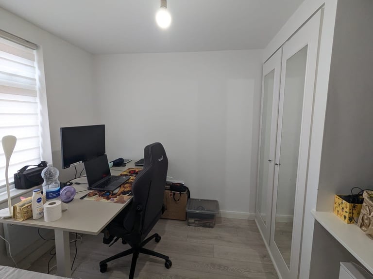 Recently refurbished first floor 3 bedroom flat above shop on High Road, Willesden NW10
