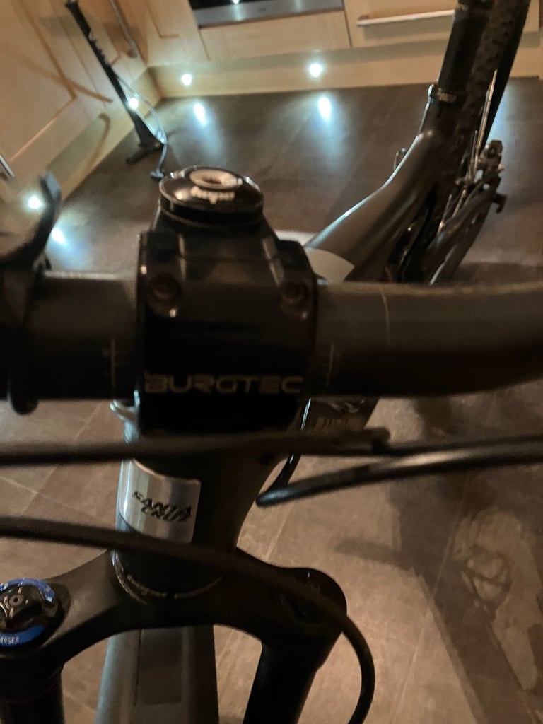 Mountain bike - carbon frame 
