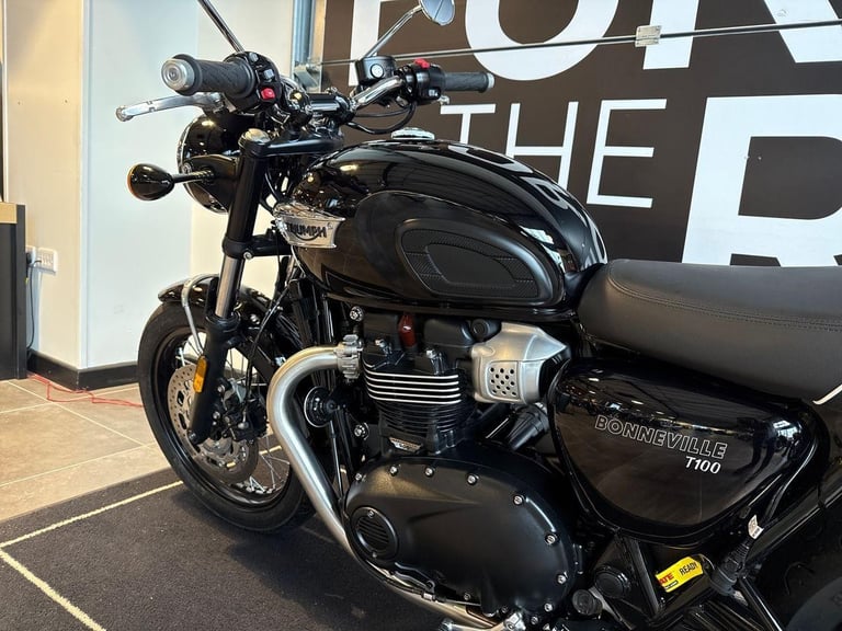 2021 Triumph Bonneville T100 black Manual