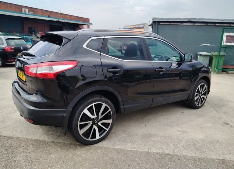 2015 Nissan Qashqai 1.6 dCi Tekna 5dr HATCHBACK Diesel Manual
