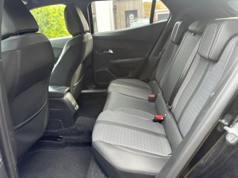 2023 Peugeot 2008 1.2 PureTech Allure Premium + EAT Euro 6 (s/s) 5dr HATCHBACK Petrol Automatic