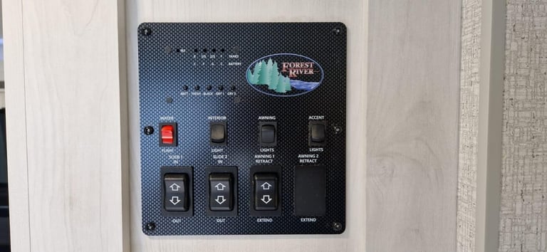 Forest River East To West Longitude 319BH American Caravan 5th Wheel