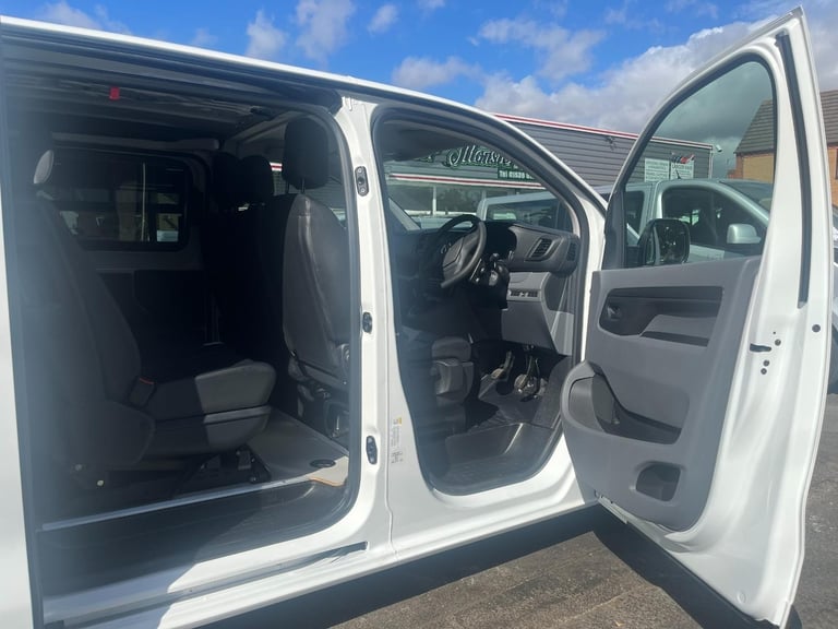 Vauxhall Vivaro 3100 2.0d 120PS Edition 6 Seat Crew Van  DIESEL MANUAL 2020/70