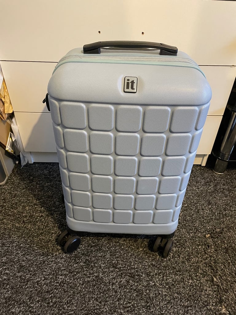 IT Textured Hardcase Luggage Trolley Bag 