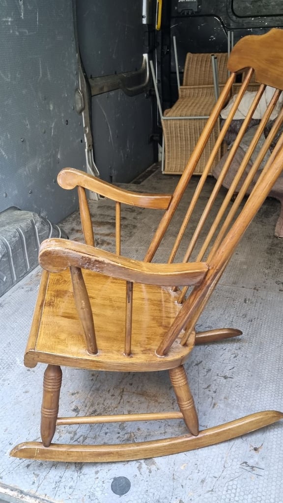 Beautiful large oak rocking chair 