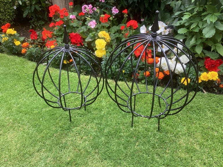 Set of two Decorative Topiary Balls 