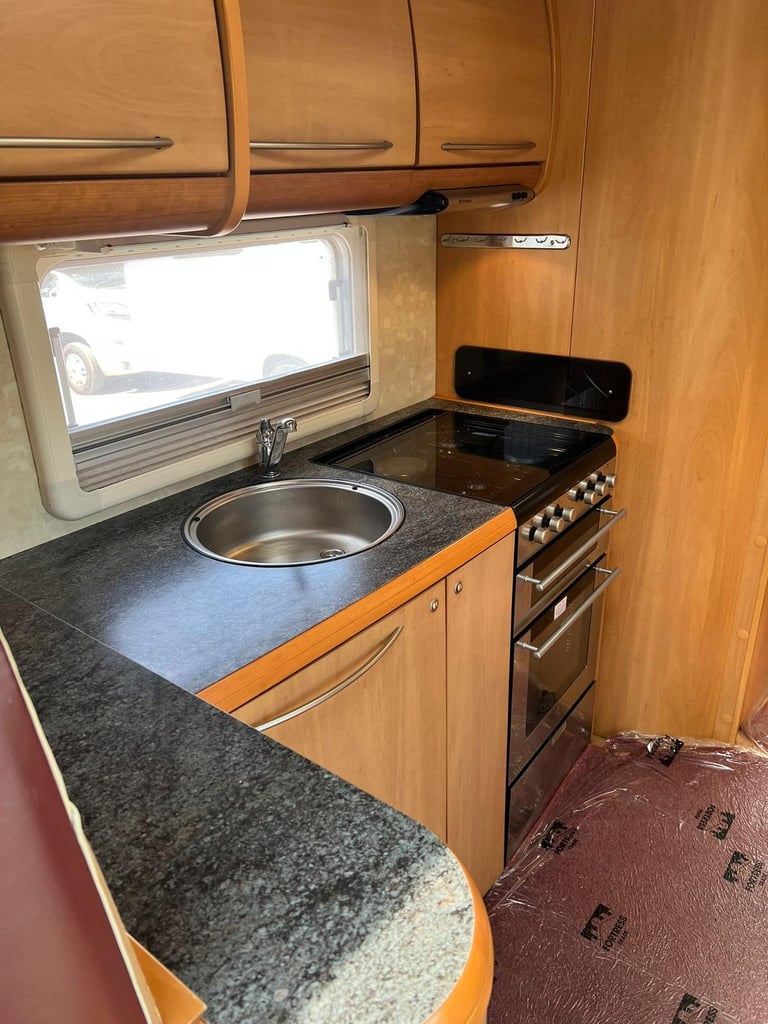 2004 - Swift Kon Tikki - 2.8ltr - 48,000 miles - 2 berth / 2 belts 