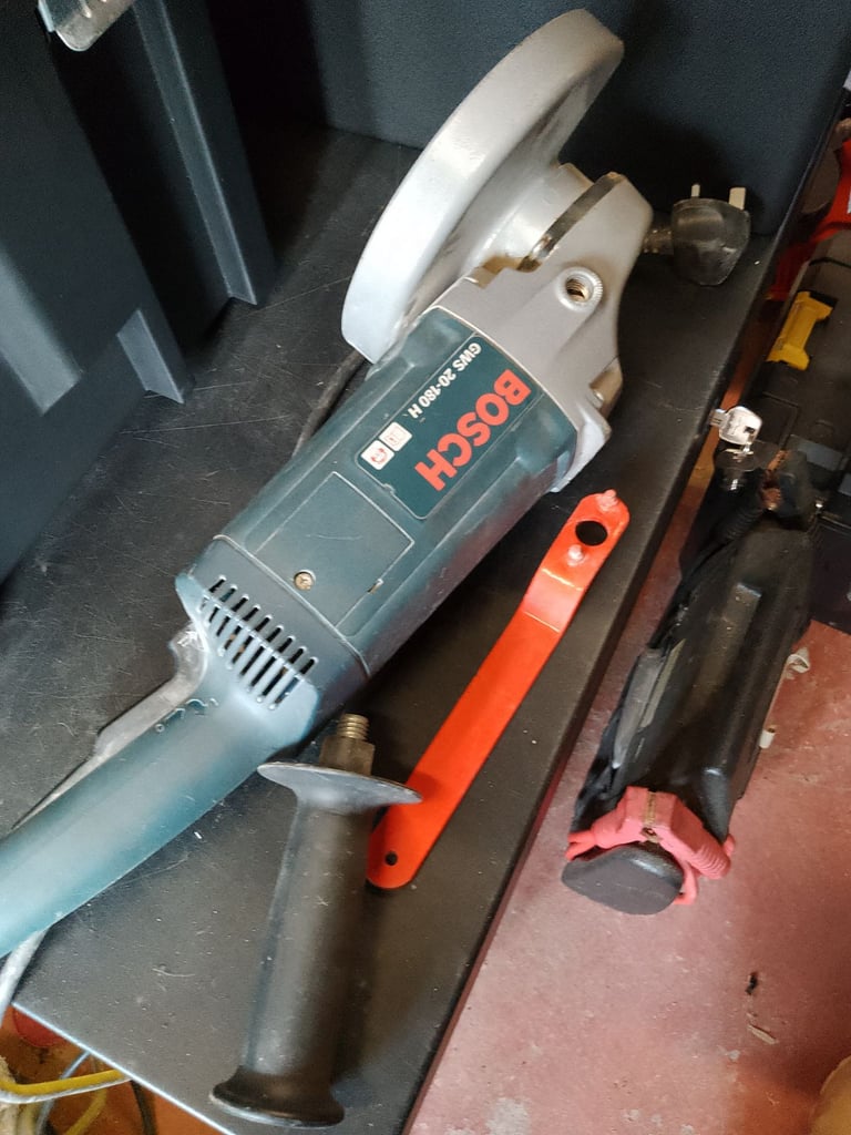 Bosch 7" Angle grinder - used