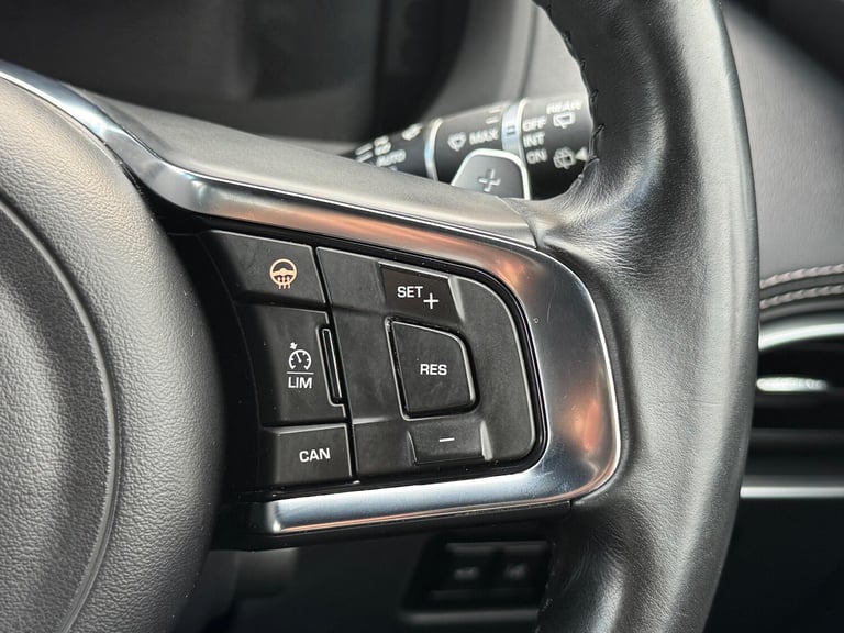 2017 Jaguar F-Pace 3.0 D300 V6 S Auto AWD Euro 6 (s/s) 5dr ESTATE Diesel Automatic