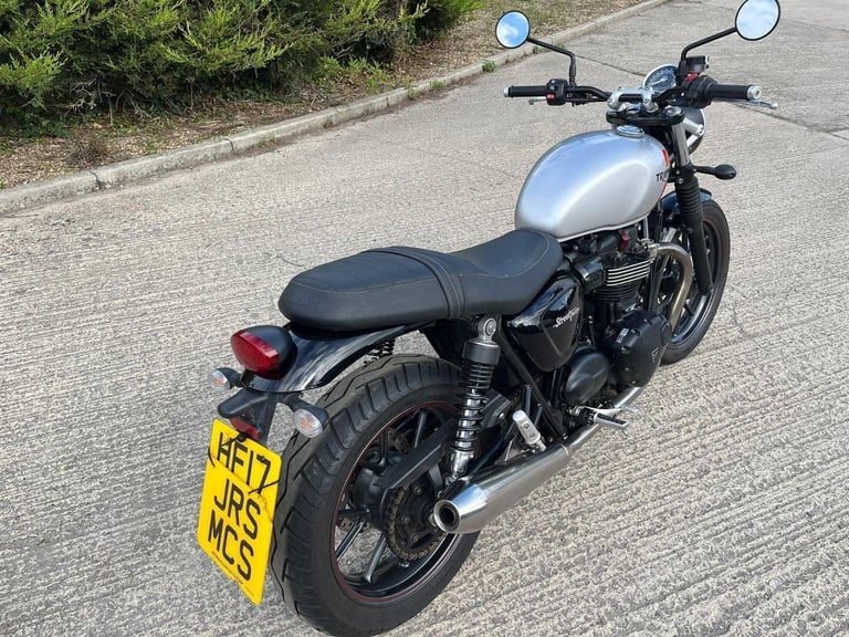 2017 17 TRIUMPH BONNEVILLE STREET TWIN 900 SILVER RETRO NAKED HPI CLEAR