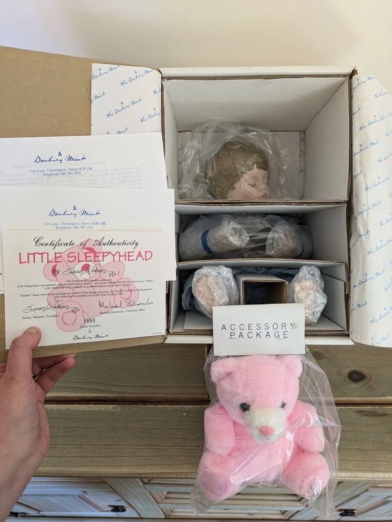 Collection of immaculate porcelein dolls 