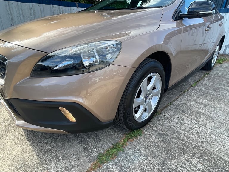 2014 Volvo V40 Cross Country 1.6 D2 CROSS COUNTRY SE AUTOMATIC 5-Door Diesel
