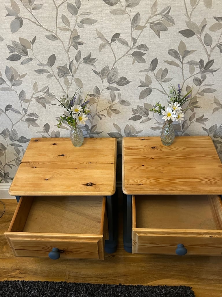 2 solid pine bedside tables 