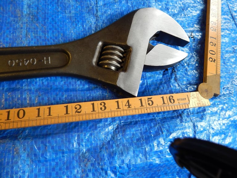 Very large adjustable spanner - 450mm/18" length