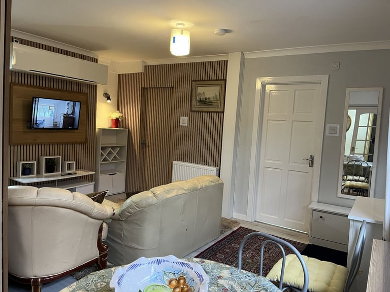 Flat Share 2 Bed Annexe Ruislip - Single & Double - £150/£200 P.W. Bills Included 
