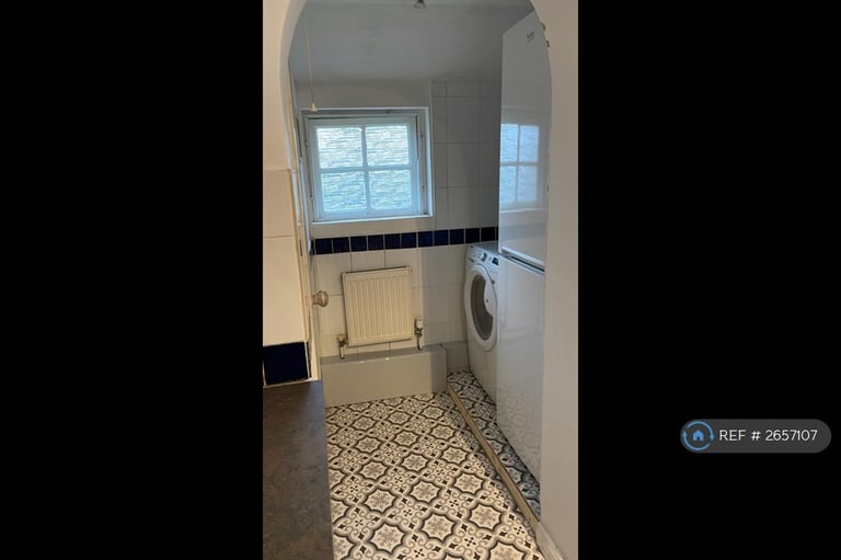 2 bedroom flat in Church Road, Guildford, GU1 (2 bed) (#2657107)