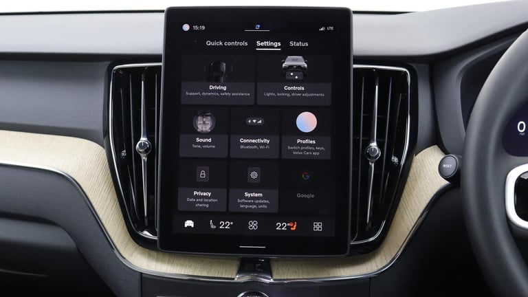  Volvo XC60 T6 AWD PHEV Plus Dark (360 Camera, Harman/Kardon, Adaptive Cruise) Petrol/Electric Hy...