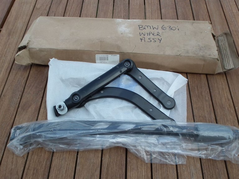 BMW 630i Windscreen Wiper Wheelbox