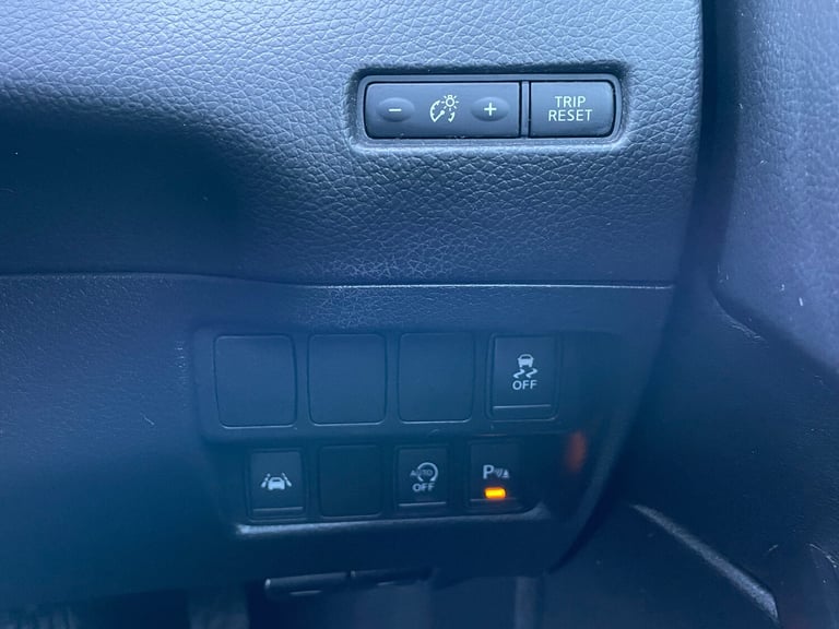 2015 Nissan Qashqai 1.6 DIG-T Tekna SUV 5dr Petrol Manual 2WD Euro 6 (s/s) (163