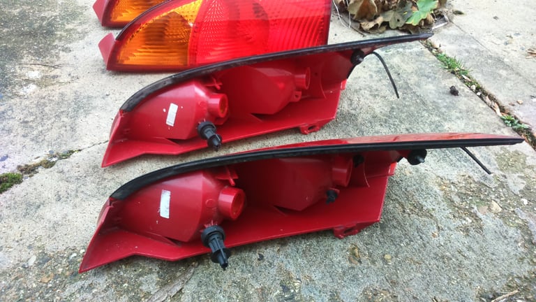 Ford Focus Mk1 Rear Light Lenses - 2 Pairs